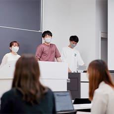 ゼミの発表風景