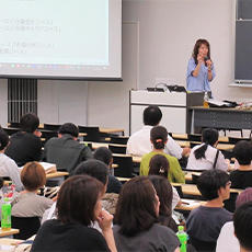 オープンキャンパス　中野香織教授学部説明