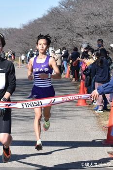 先頭のランナーの後ろについて走った長原