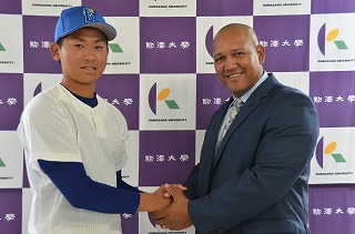 今永選手とラミレス監督