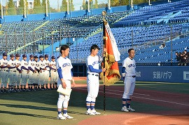 優勝旗授与の様子