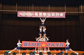 チアリーディング部 BLUE JAYSによる演技