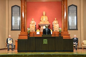 駒澤大学 学長:廣瀬 良弘
