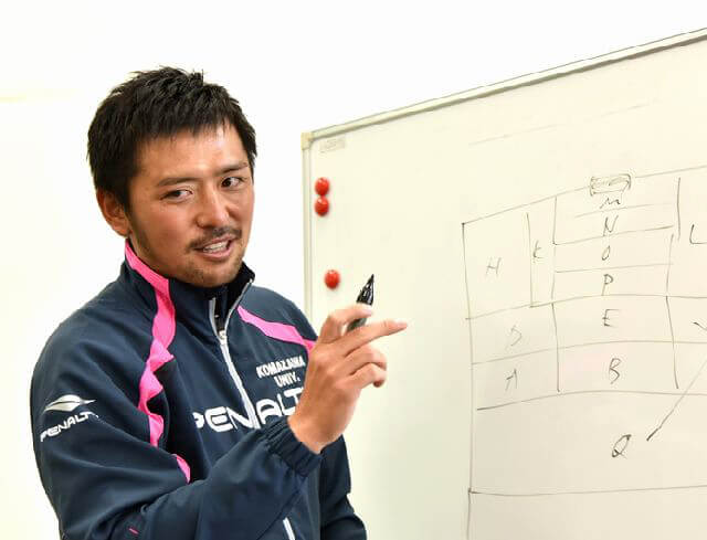 エリア区分を図示しながら解説する岩本先生