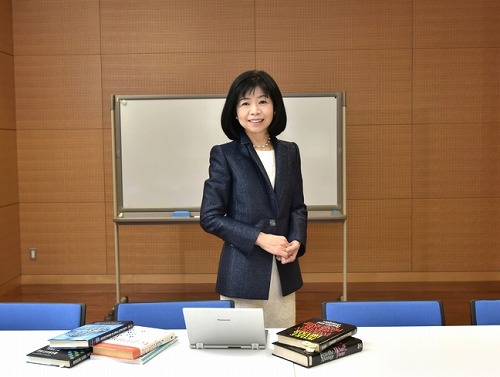 グローバル・メディア・スタディーズ学部 各務洋子 教授