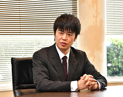 経済学部経済学科 井上智洋准教授