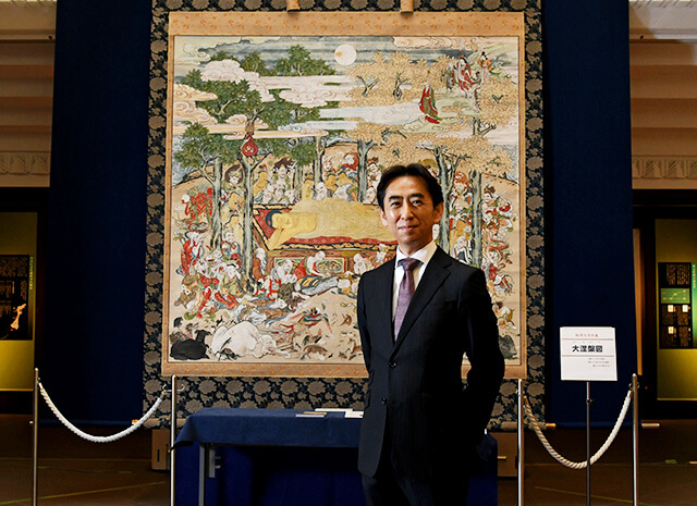 禅文化歴史博物館「大涅槃図」の前で