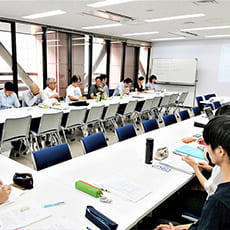 学生団体KOSMOSが営友会（同窓会）と意見交換会