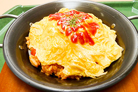 メニューのオムライス(380円)
